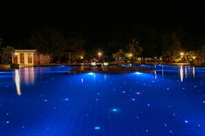 Outdoor pool - Oak Ray Elephant Lake (Avudangawa)