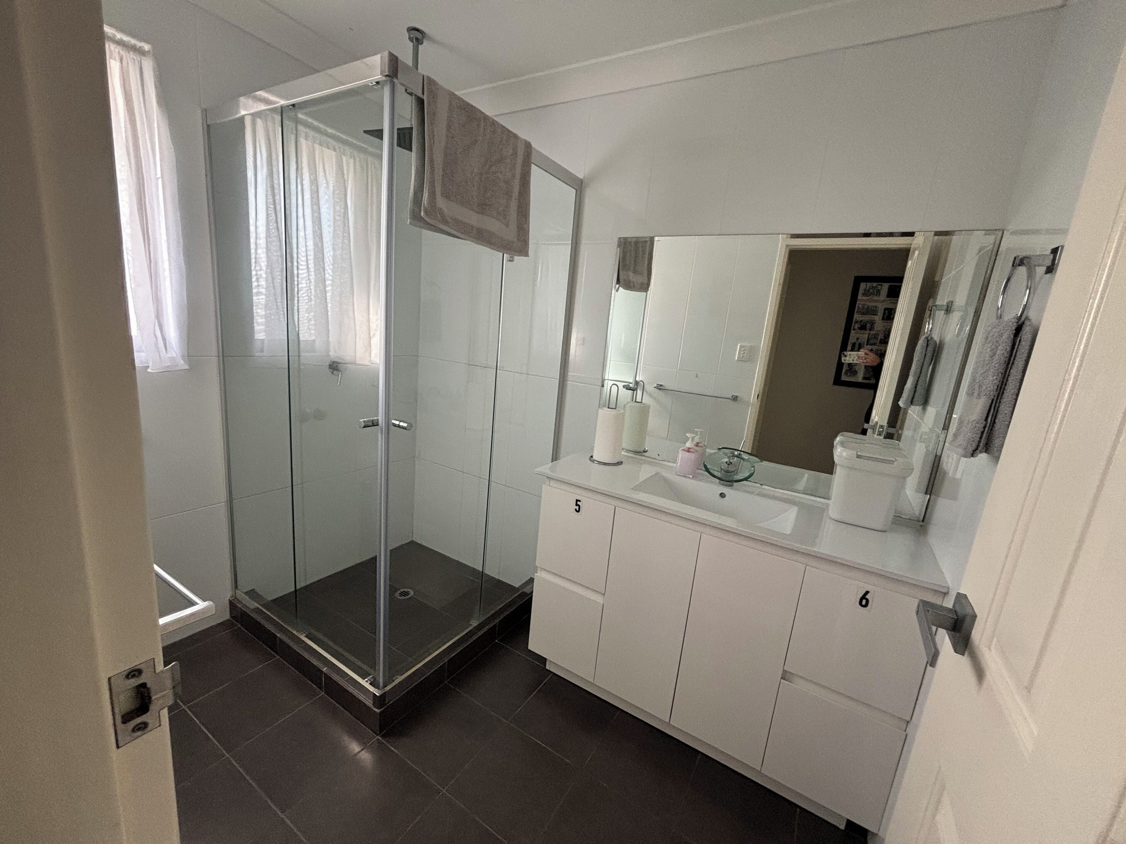 Deluxe Double Room, Shared Bathroom (5) | Bathroom | Shower, hair dryer, towels