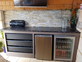 Bar junto a la piscina