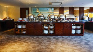 A buffet setup with multiple serving stations and a central counter. - Louis Kienne Hotel Pandanaran (Semarang)