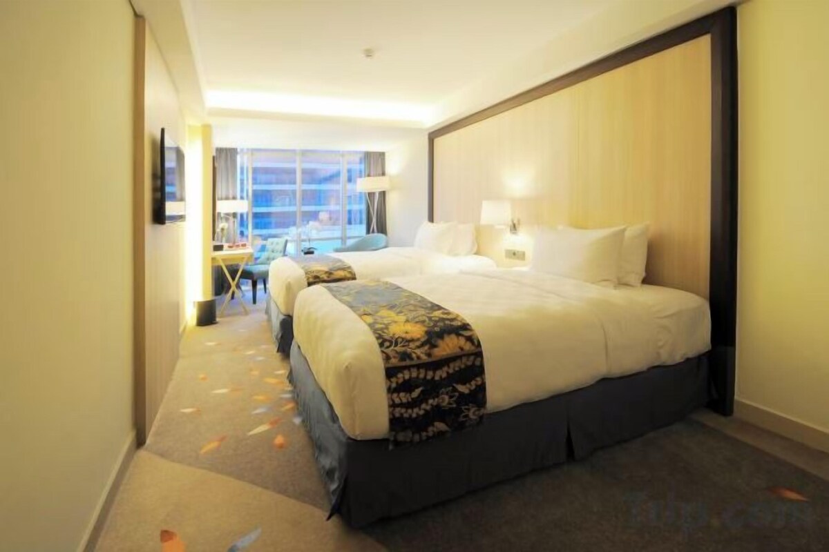 In-room safe, desk, blackout drapes, WiFi (free)