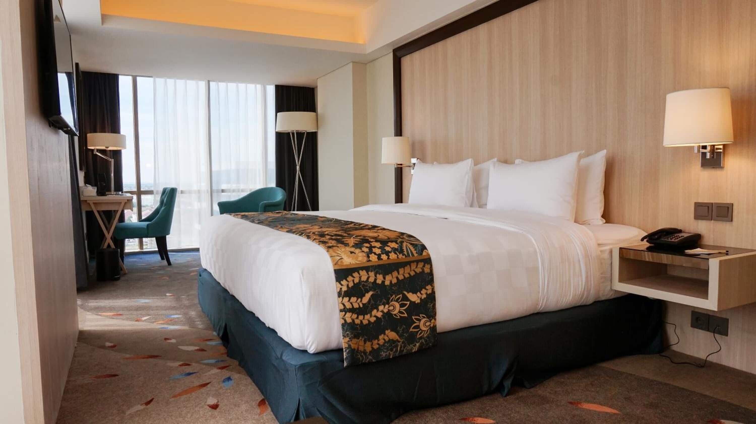 deluxe king room | in-room safe, desk, blackout curtains, free wifi