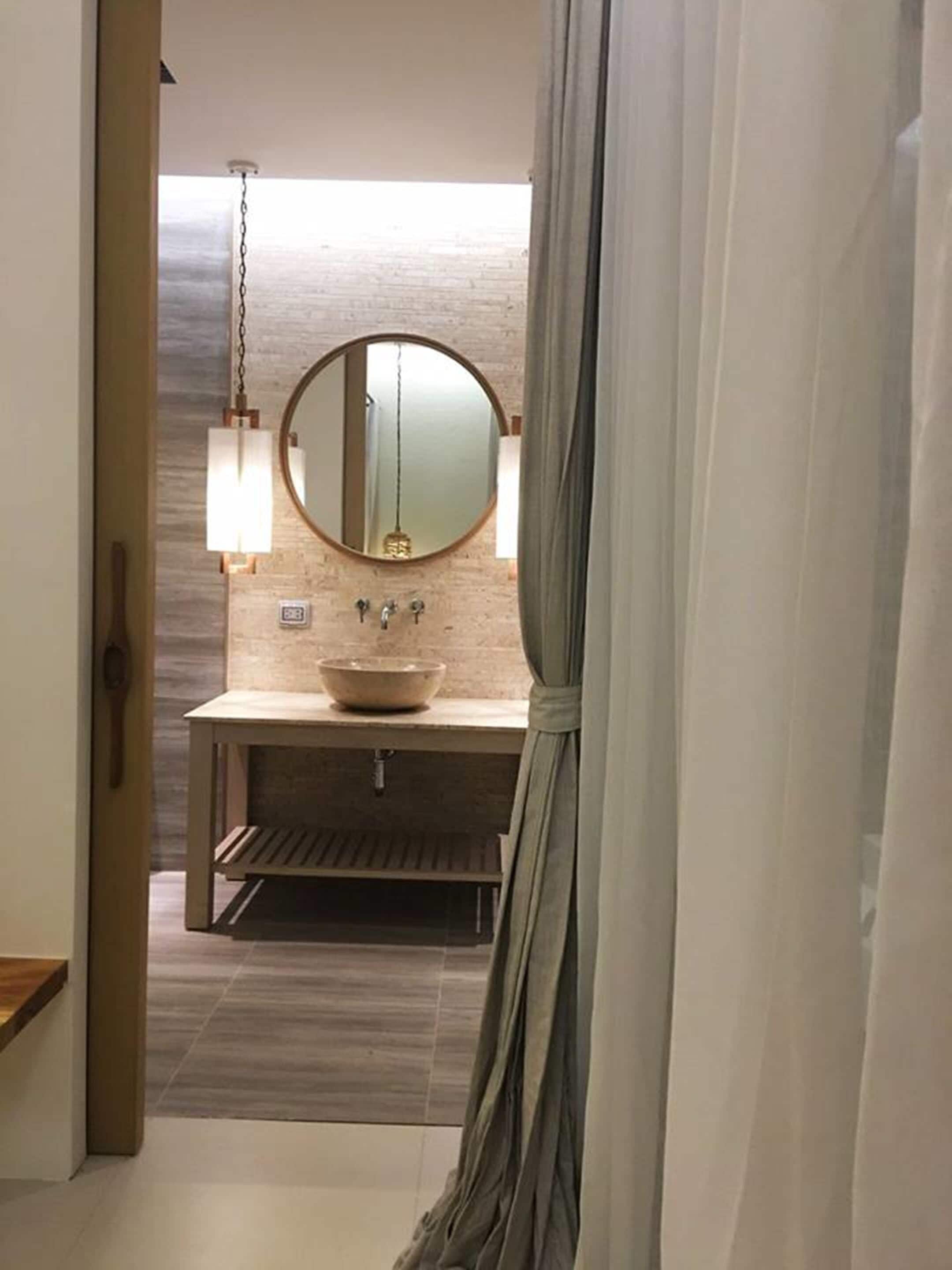 premium bedding, down duvets, free minibar, in-room safe