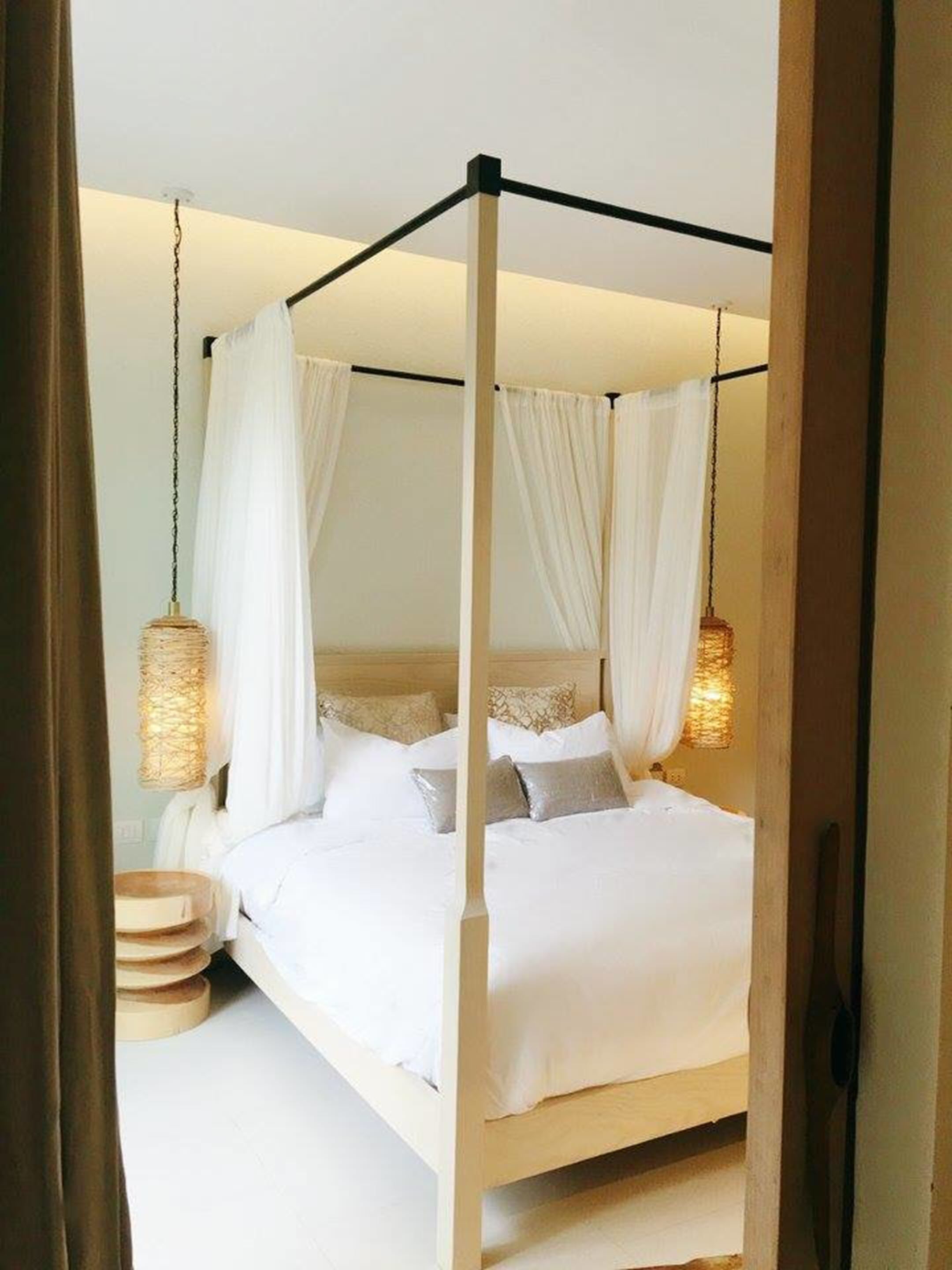 canopy  room | premium bedding, down duvets, free minibar, in-room safe