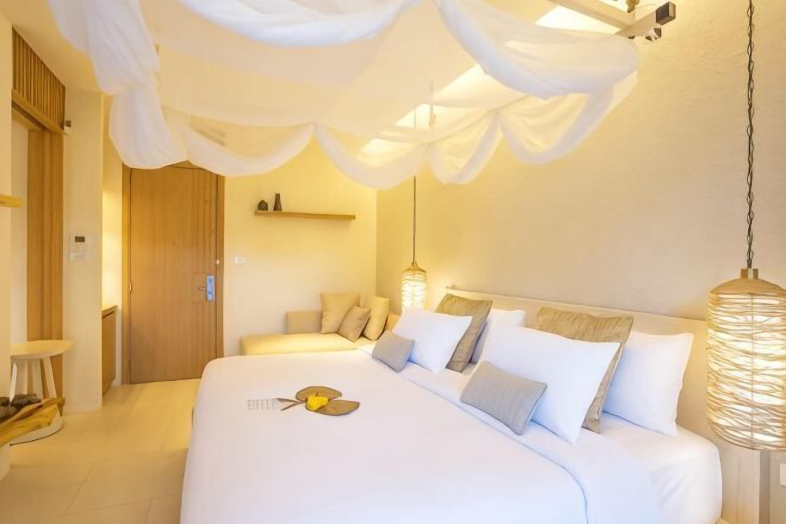 Premium bedding, down comforters, free minibar, in-room safe