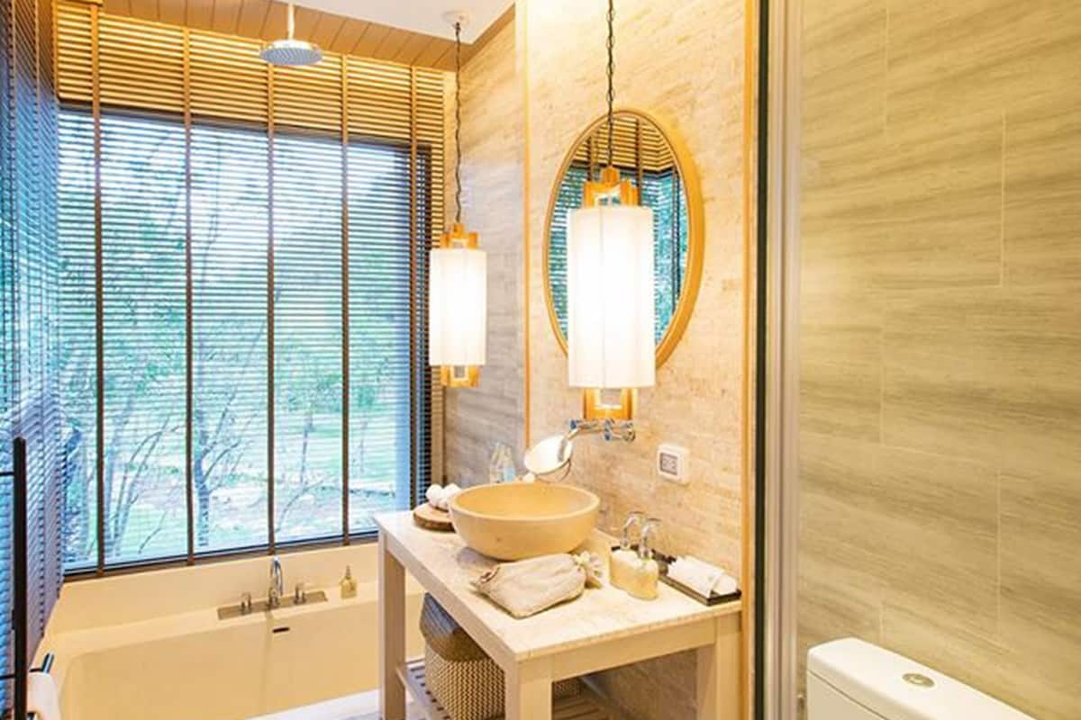 oriental room double bed | premium bedding, down duvets, free minibar, in-room safe