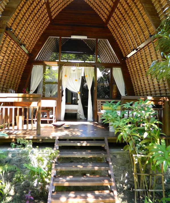 Casa de campo, vista para o jardim | Terraço/pátio