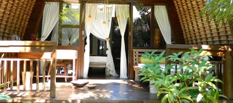 Cili Emas Oceanside Resort