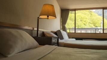 In-room safe, desk, free WiFi