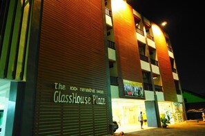 Exterior - The Glasshouse Place (Trang)