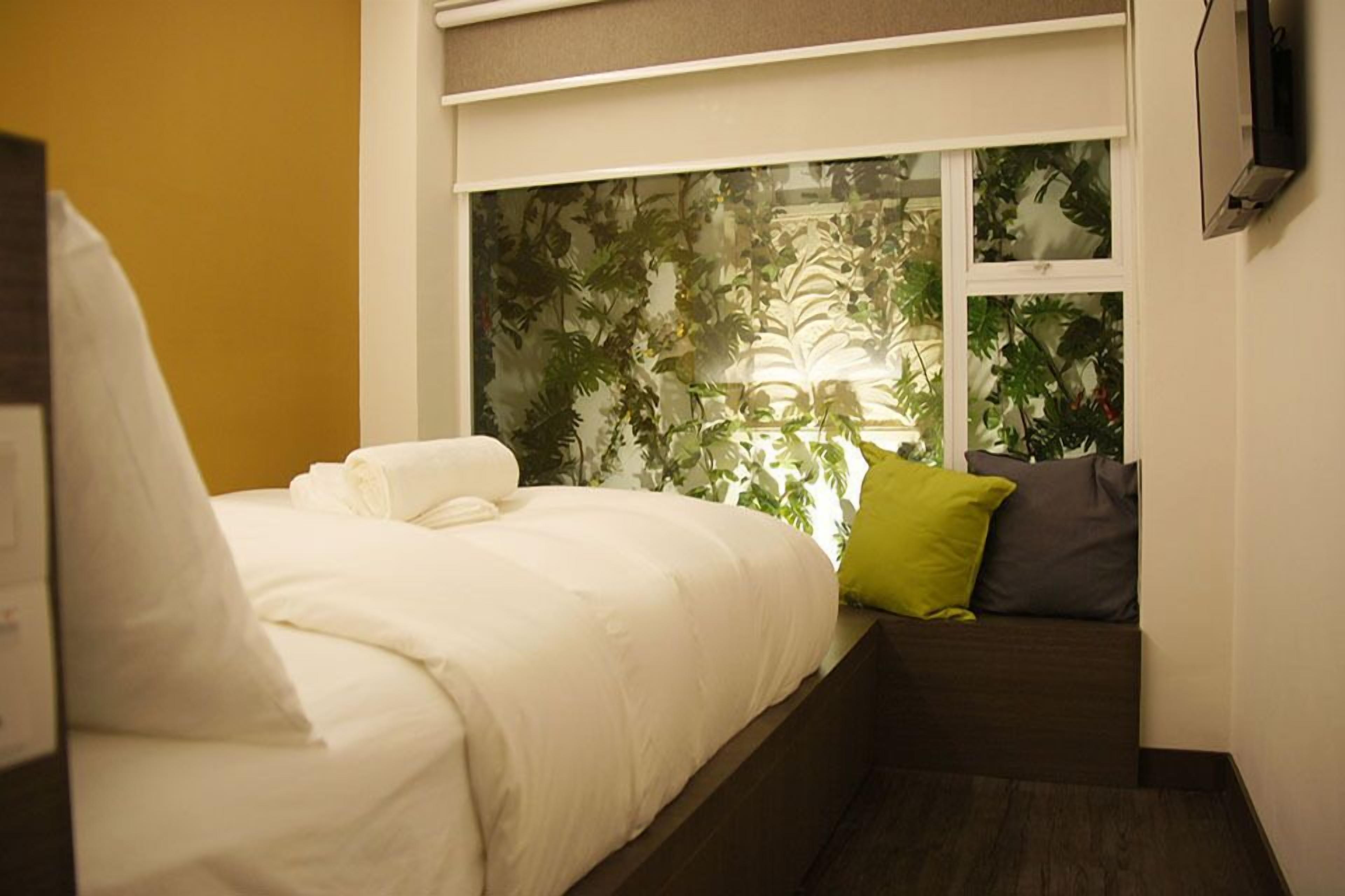 garden room (queen) | in-room safe, desk, soundproofing, iron/ironing board