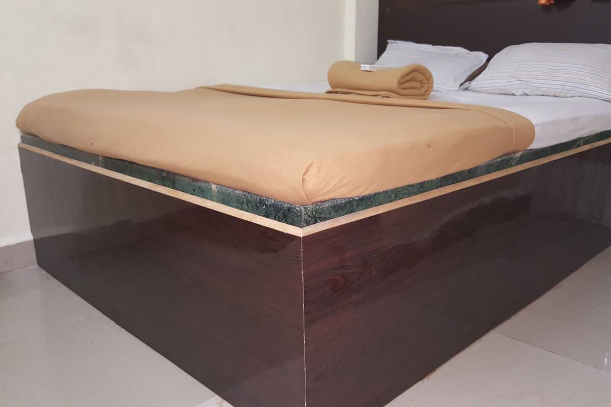 Cofres nos quartos, escrivaninha, quartos à prova de som
