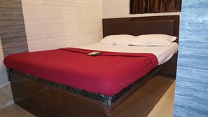 Cofres nos quartos, escrivaninha, quartos à prova de som
