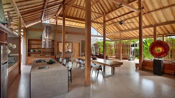 Vila, beberapa kamar, pemandangan kolam renang | Dapur pribadi