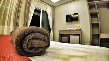 Minibar, bureau, Wi-Fi gratuit, draps fournis