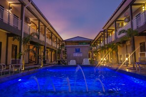 Hồ bơi ngoài trời 