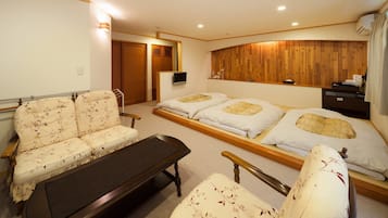Japanese Western Style Room, Corner Type, Non-smoking | In-room safe, desk, free WiFi