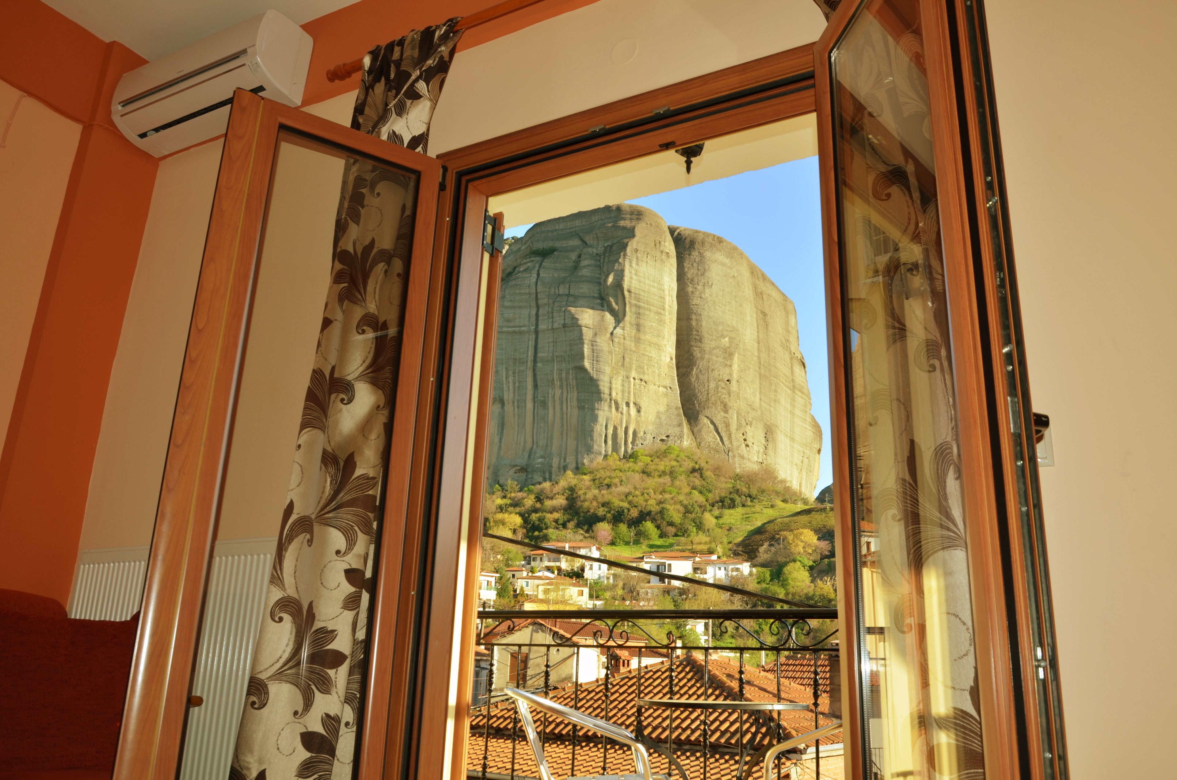 Habitación triple (Meteora View) | Tabla de planchar con plancha y wifi gratis 