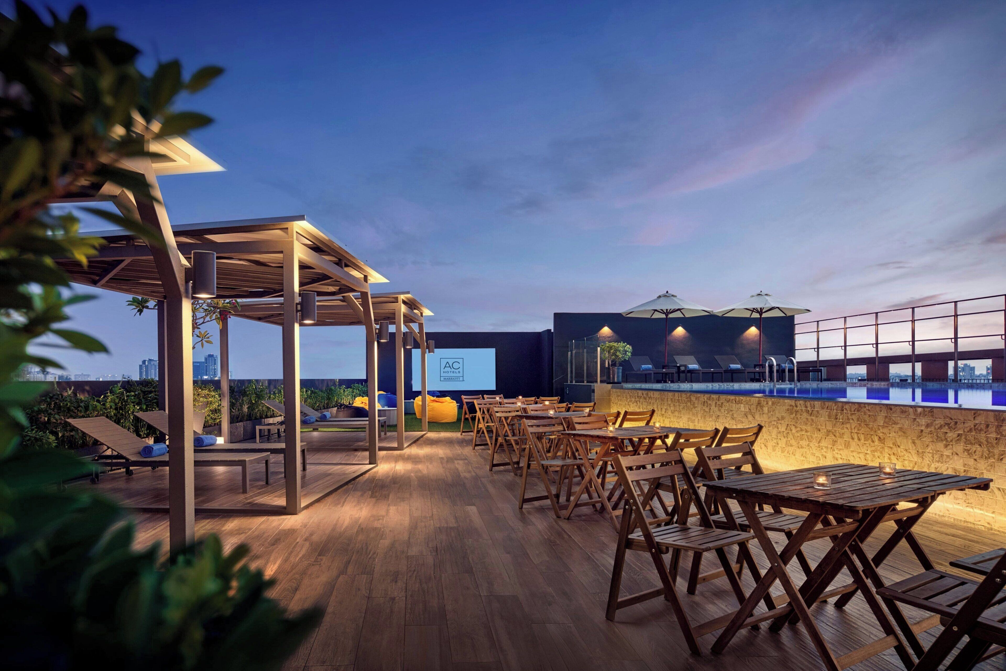 Outdoor pool, pool loungers