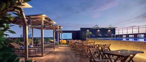 Outdoor pool, pool loungers