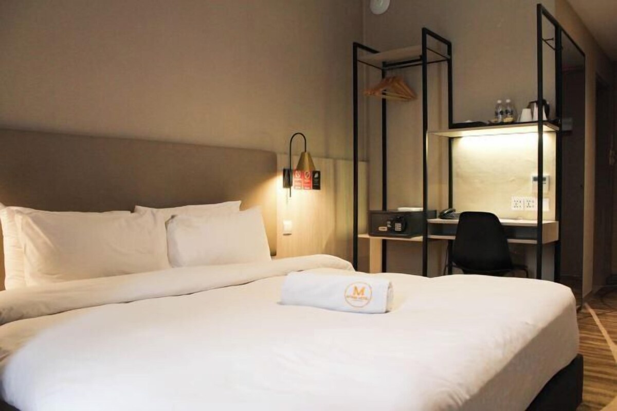 In-room safe, desk, blackout drapes, soundproofing
