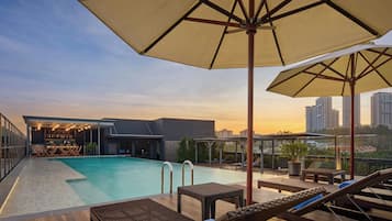 Outdoor pool, pool loungers