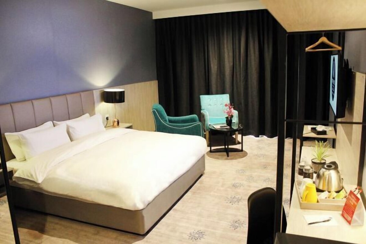 In-room safe, desk, blackout drapes, soundproofing