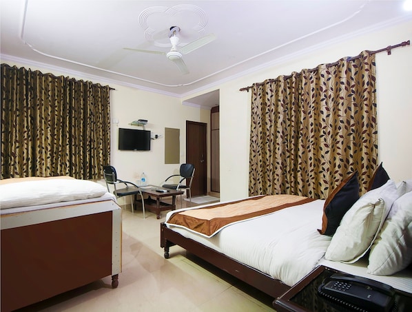 In-room safe, desk, iron/ironing board, free WiFi