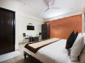 In-room safe, desk, iron/ironing board, free WiFi
