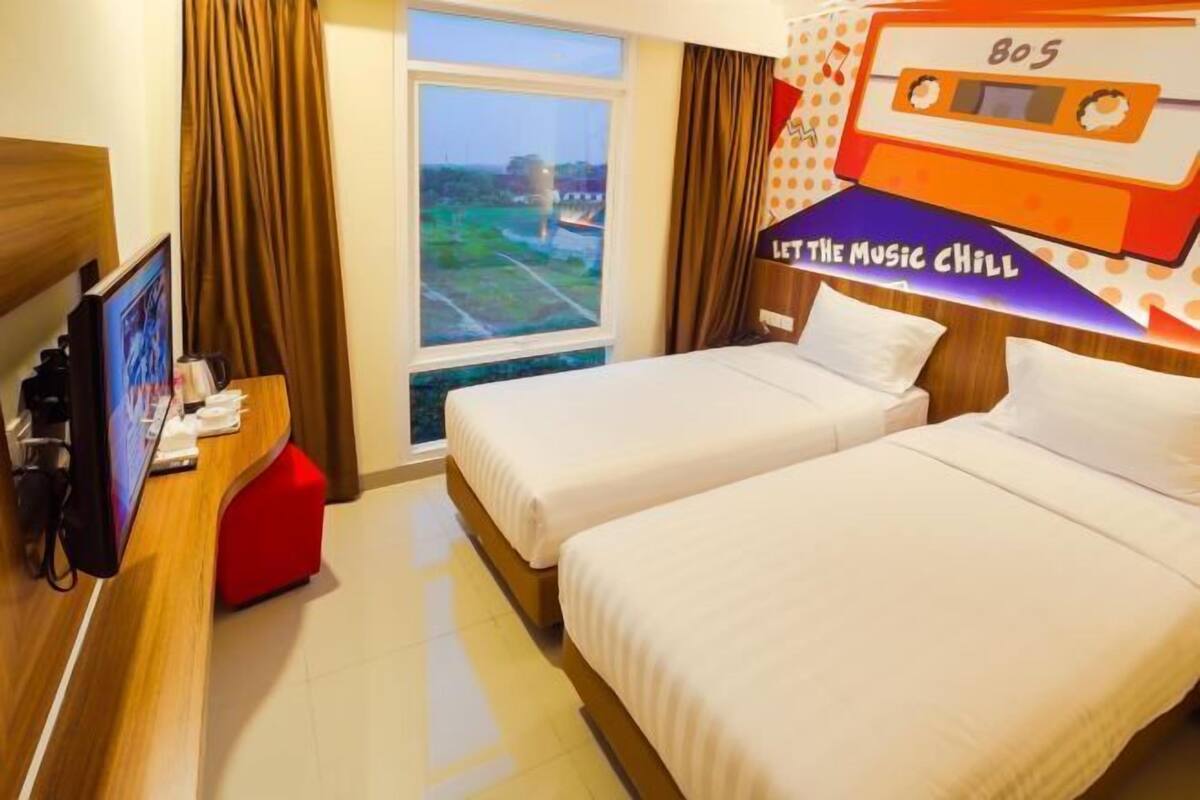 Premium bedding, in-room safe, desk, soundproofing