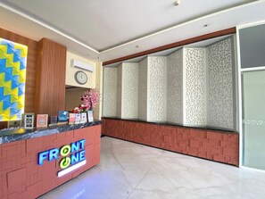 Reception - Front One Hotel Purwodadi (Purwodadi)