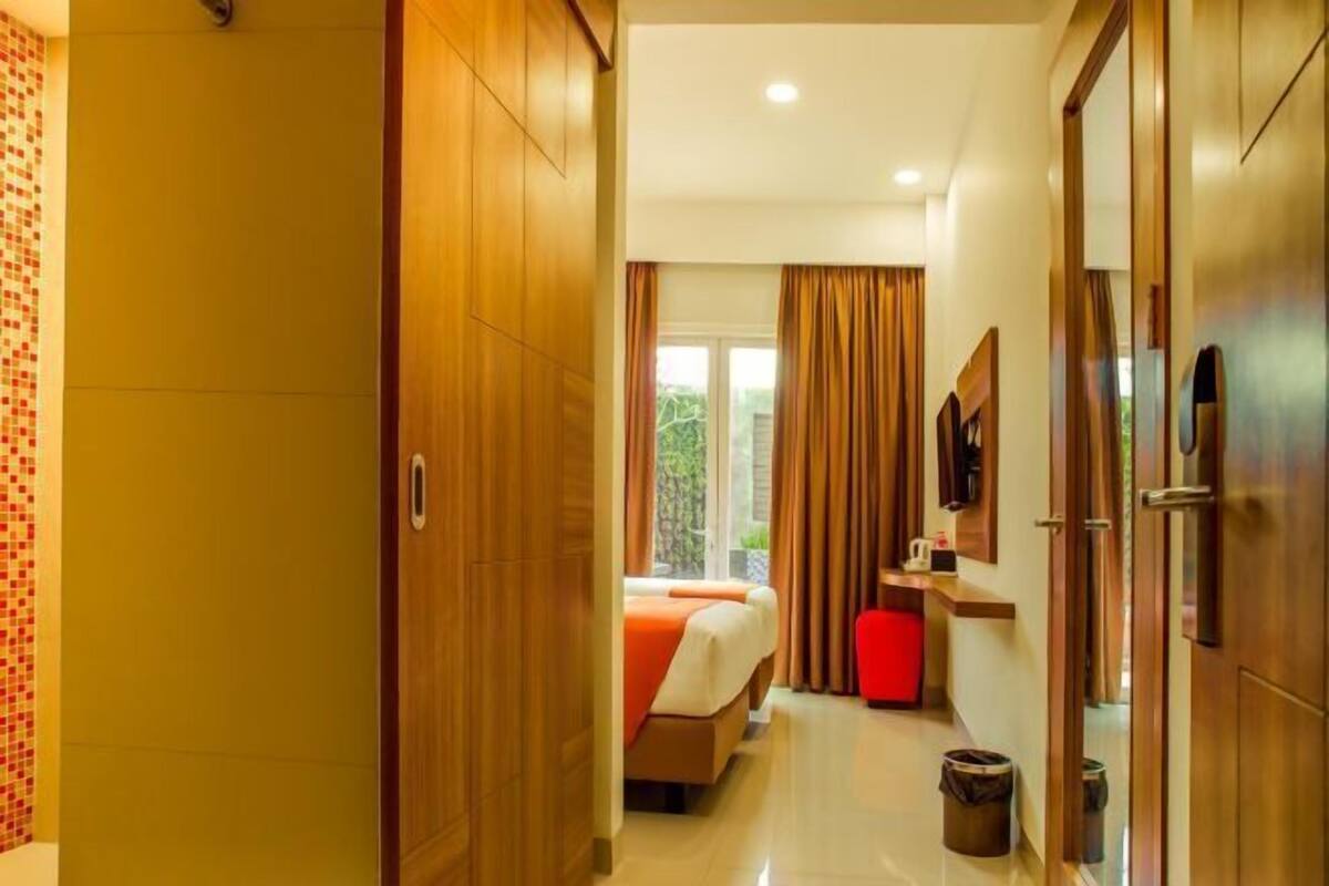 Premium bedding, in-room safe, desk, soundproofing