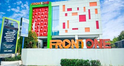 Front One Hotel Purwodadi