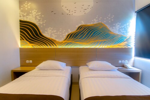 Front One Hotel Purwodadi