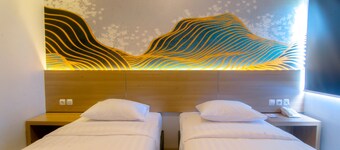 Front One Hotel Purwodadi