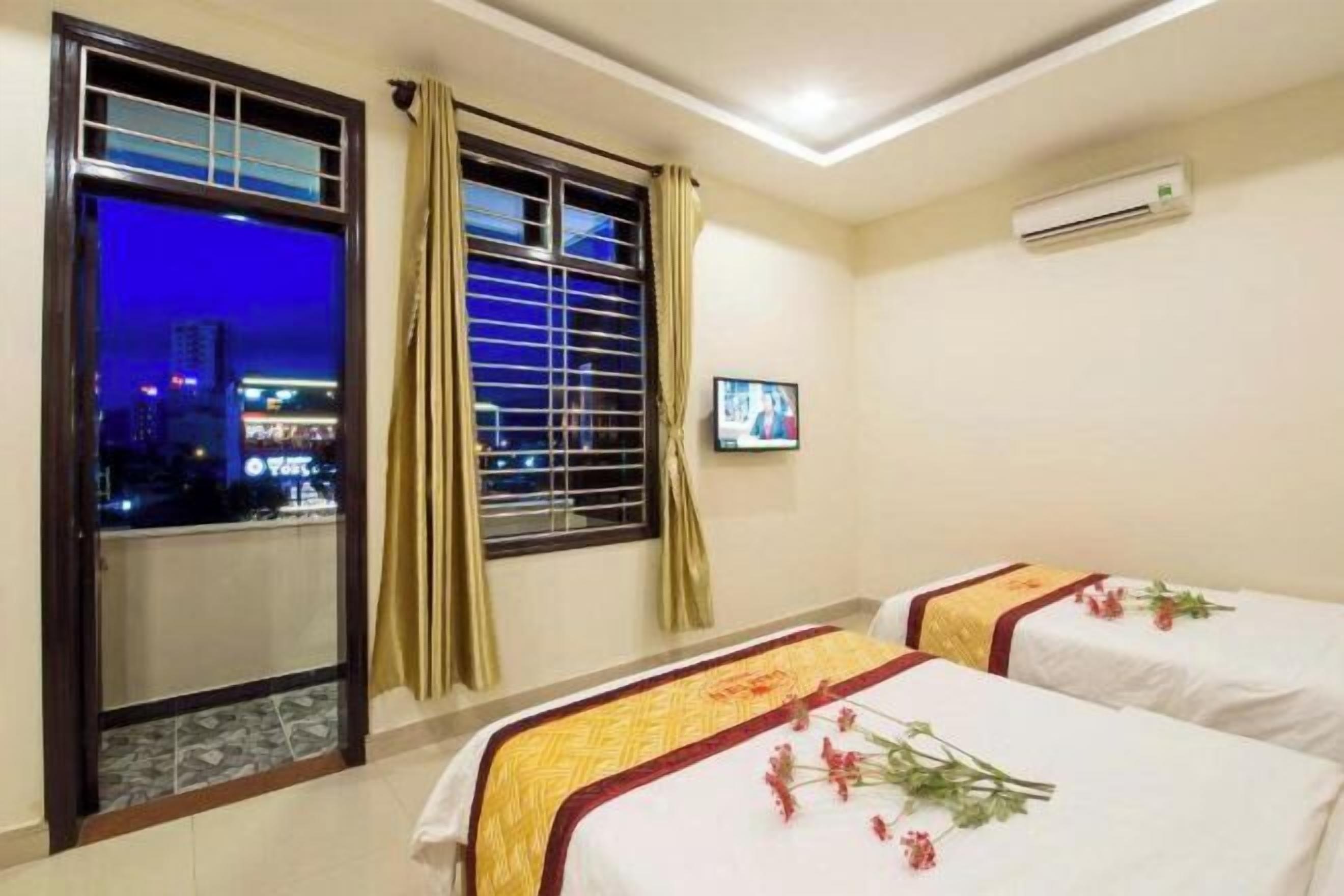 Minibar, desk, blackout drapes, soundproofing