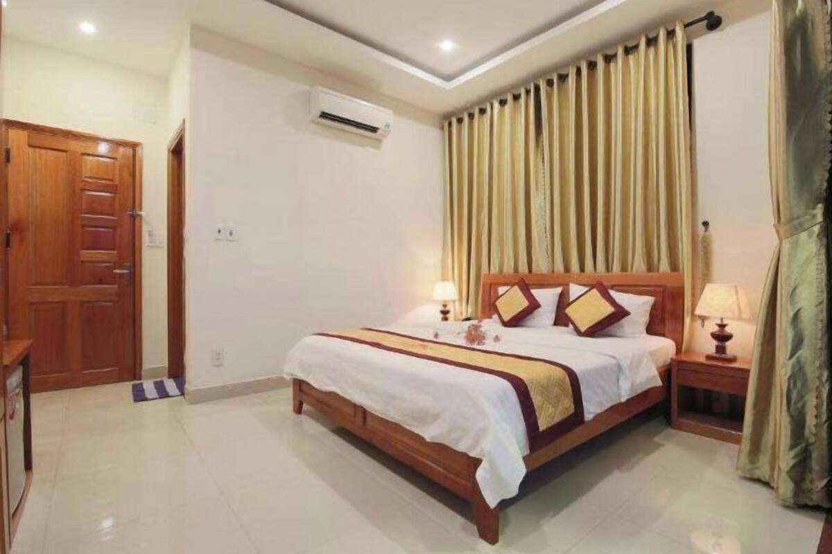 Minibar, desk, blackout drapes, soundproofing