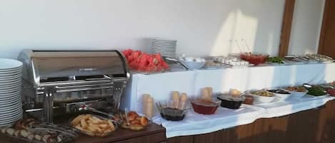 Free daily buffet breakfast