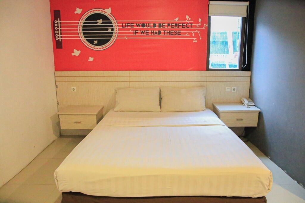 Superior Queen Bed | Premium bedding, in-room safe, desk, free WiFi