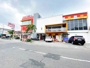 Exterior - Front One Inn Sidoarjo (Sidoarjo)
