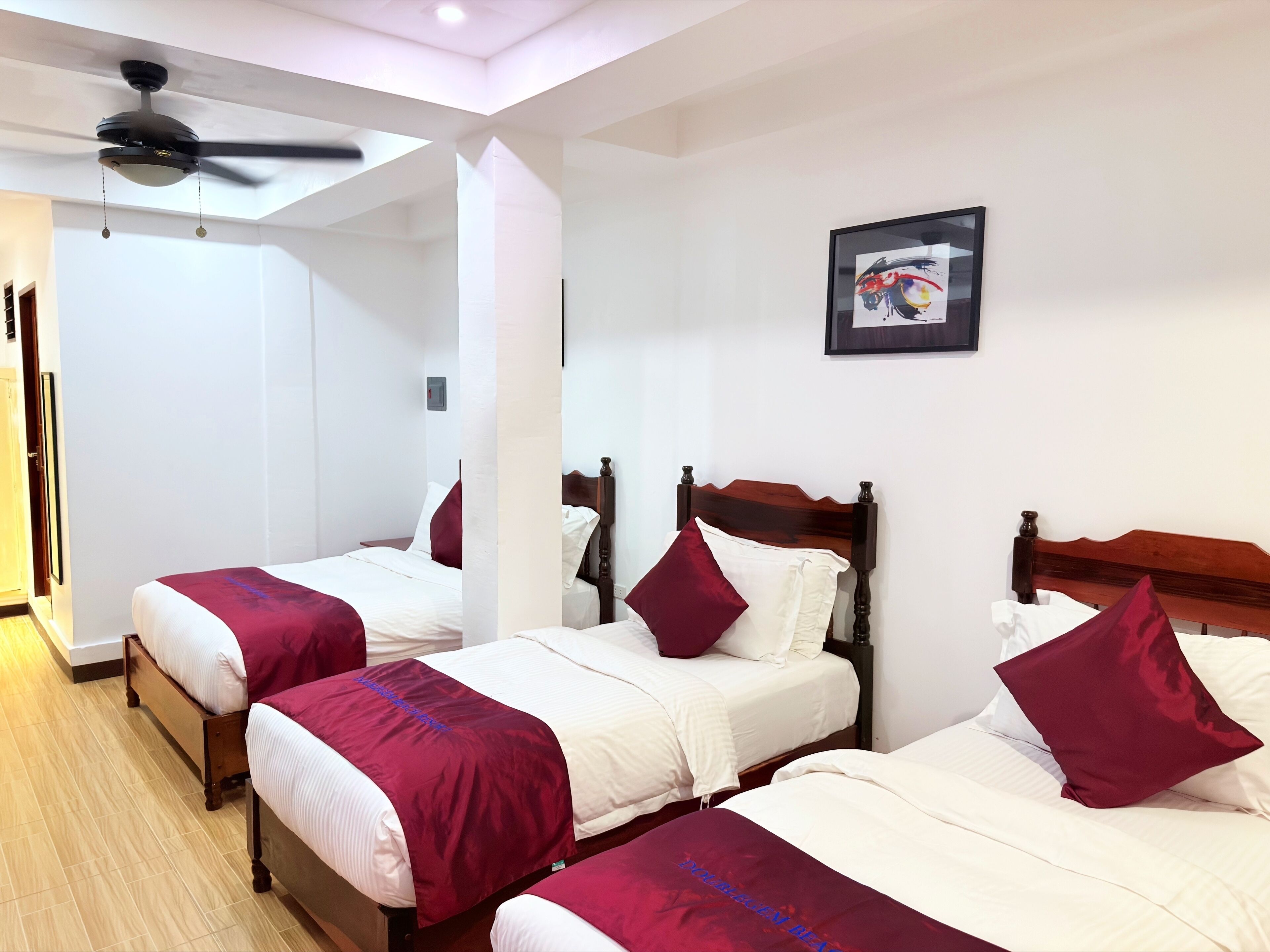 Familiekamer, uitzicht op zee (1 Queen and 2 Single Beds) | Lakens van Egyptisch katoen, luxe beddengoed, donsdekens