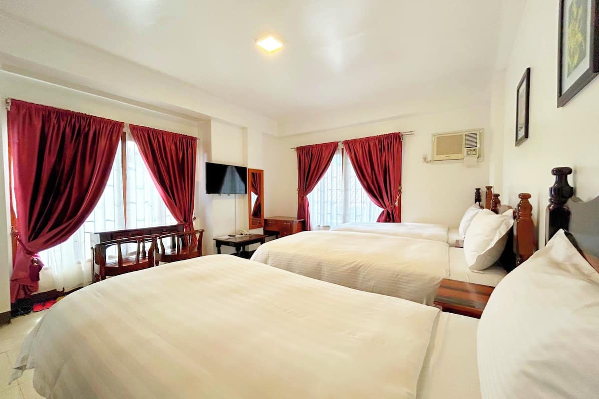 Habitación triple (Forest Bldg. - Triple Beds) | Sábanas de algodón egipcio y ropa de cama de alta calidad