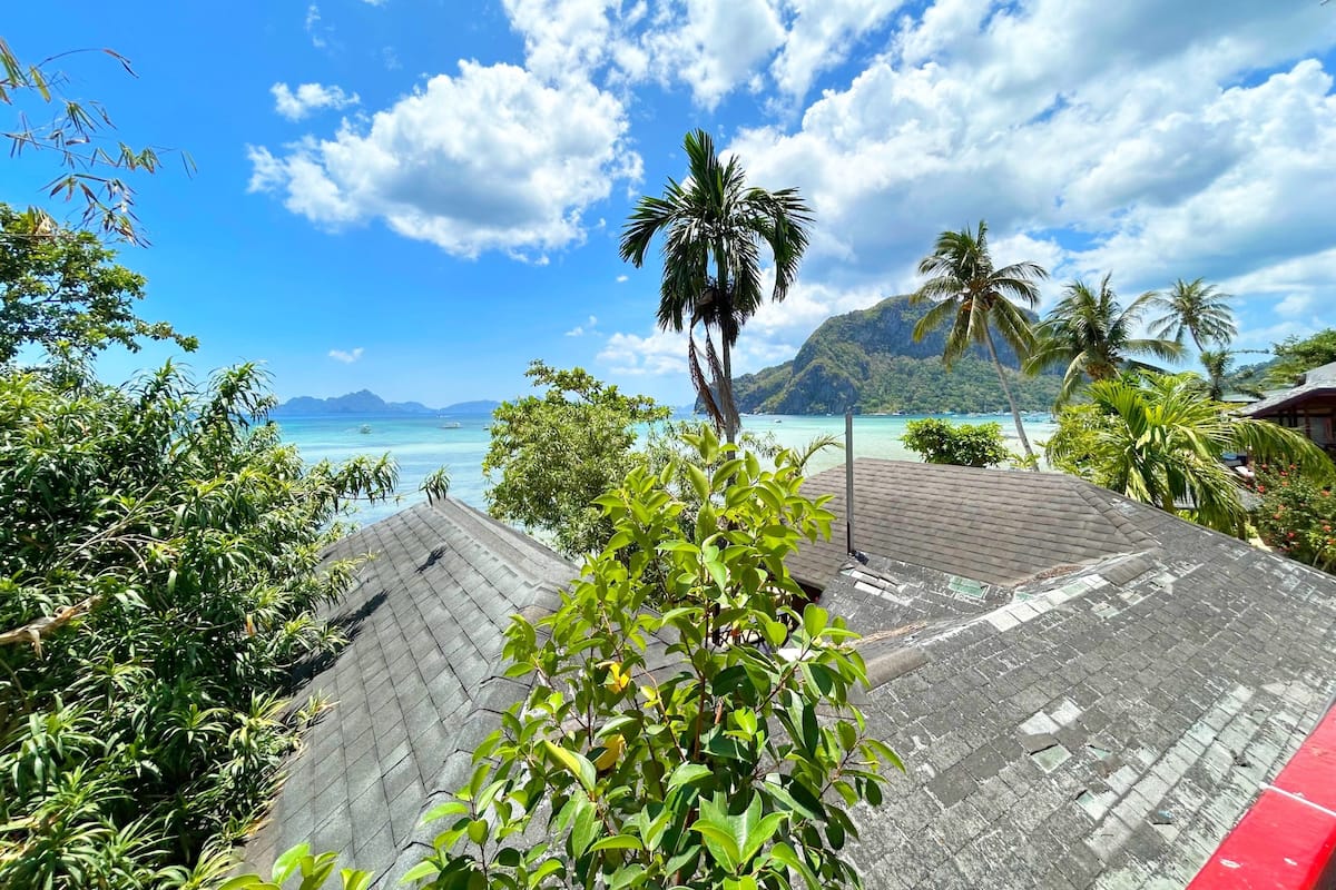 Oceanview Family Room 2 Queen & 2 Single Beds | Egyptian cotton sheets, premium bedding, in-room safe, desk