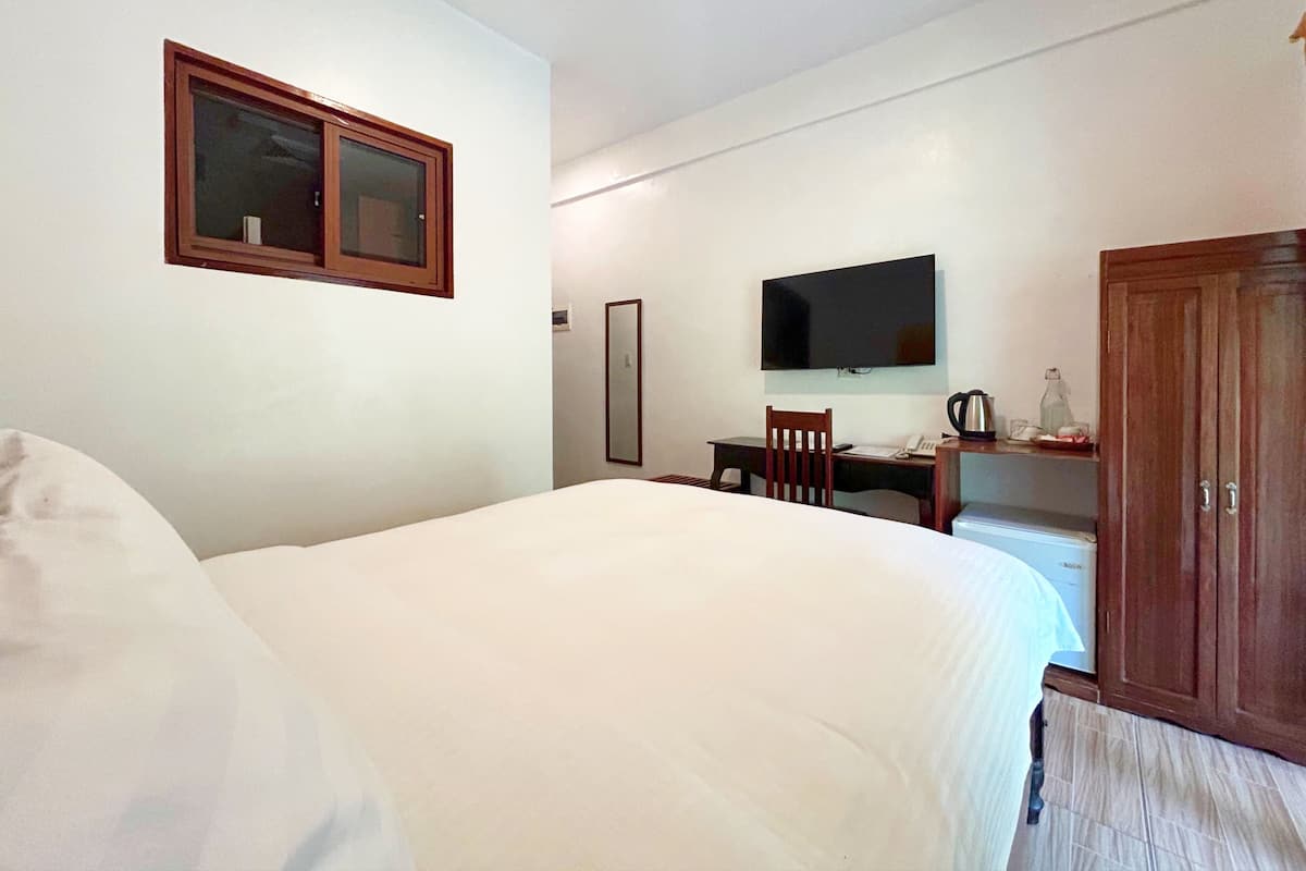 Standard Room Queen | Egyptian cotton sheets, premium bedding, in-room safe, desk