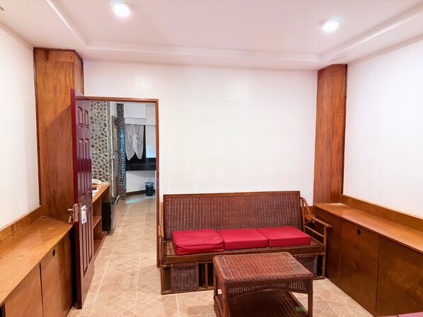 Standard Room, 1 King Bed, Non Smoking, Garden View | Egyptian cotton sheets, premium bedding, in-room safe, blackout curtains - Doublegem Beach Resort and Hotel (El Nido)