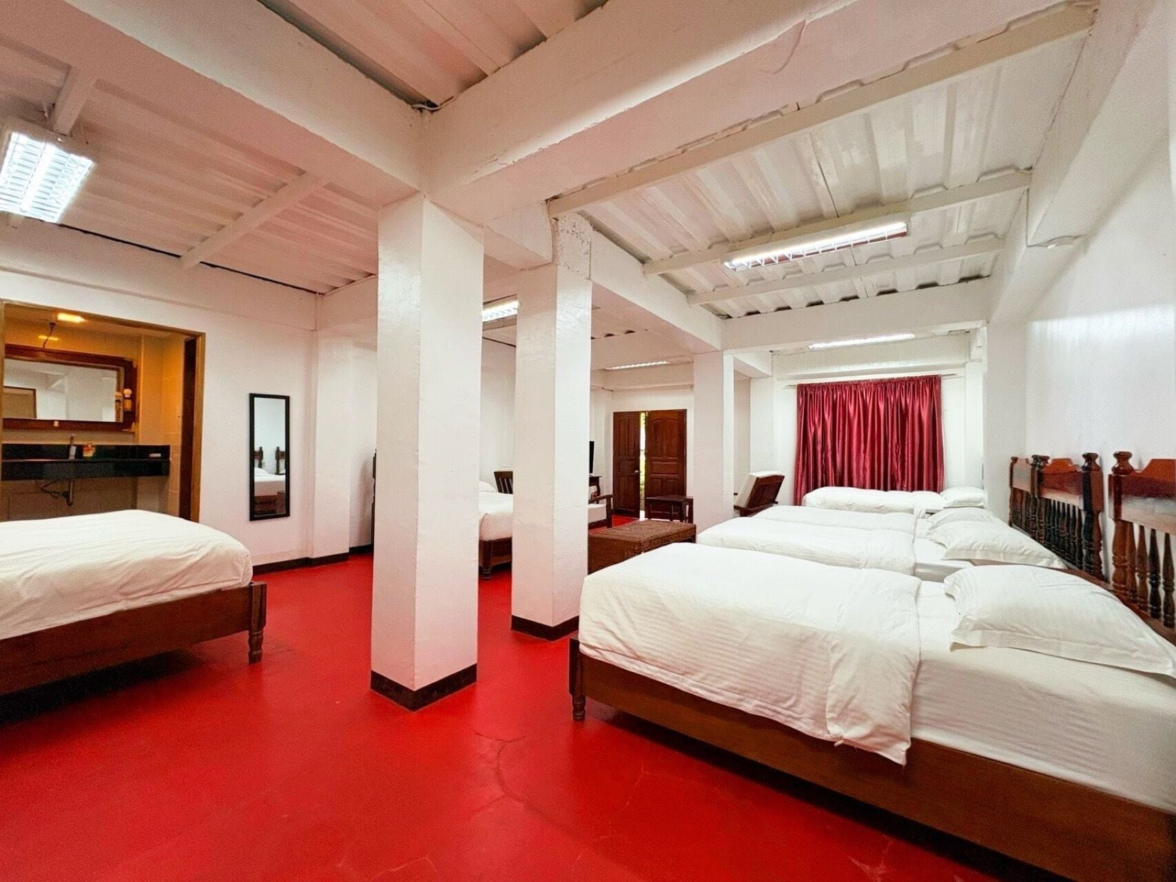 Slaapzaal, uitzicht op tuin | Lakens van Egyptisch katoen, luxe beddengoed, donsdekens