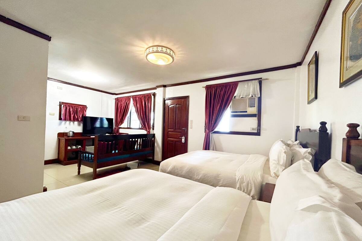 極品客房, 海景 (Large Family - 3 Queen Beds) | 埃及棉床單、高級寢具、客房內保險箱、遮光布/窗簾