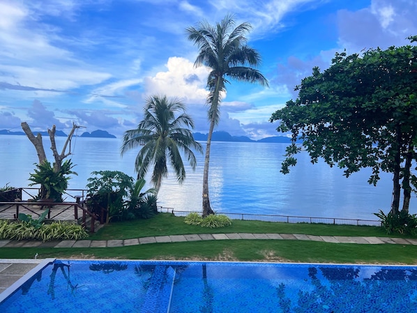 Hồ bơi ngoài trời, mở cửa từ 6:00 đến 20:00, lều miễn phí
