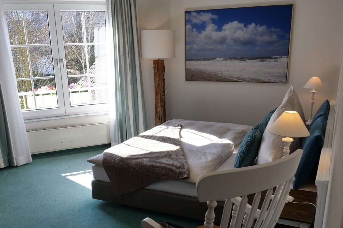 standard double room, 1 bedroom | hypo-allergenic bedding, in-room safe, desk, laptop workspace