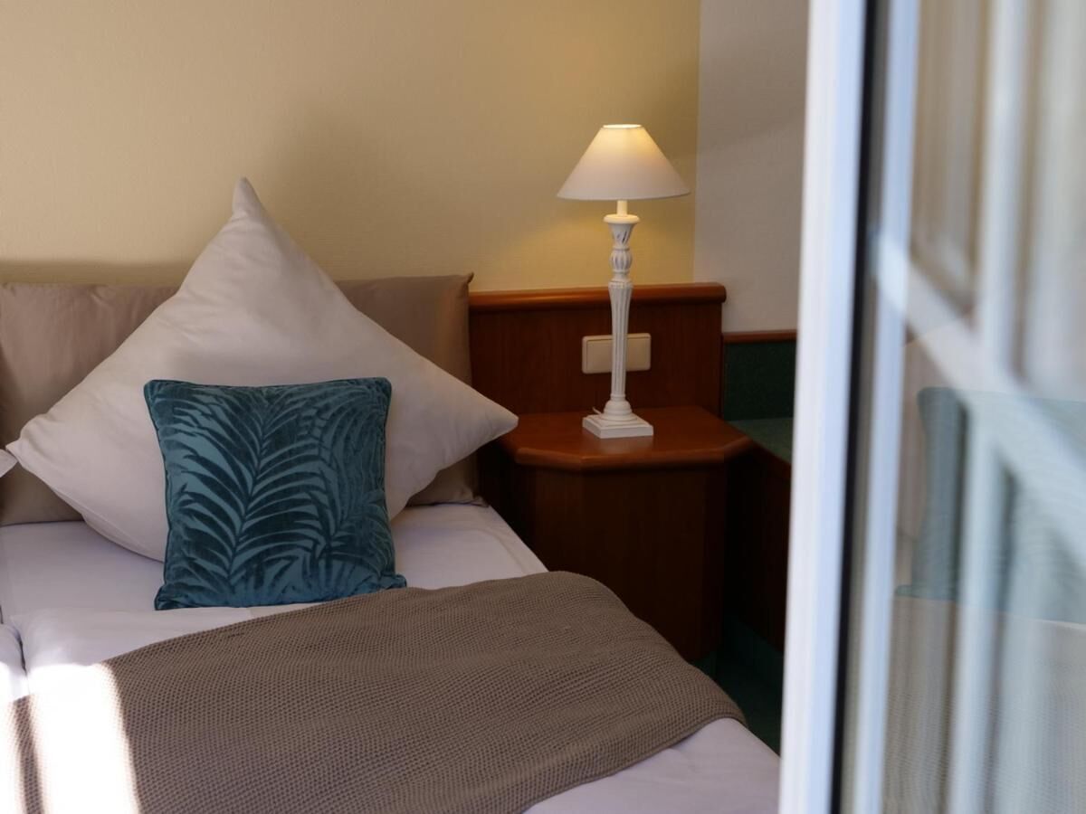 hypo-allergenic bedding, in-room safe, desk, laptop workspace